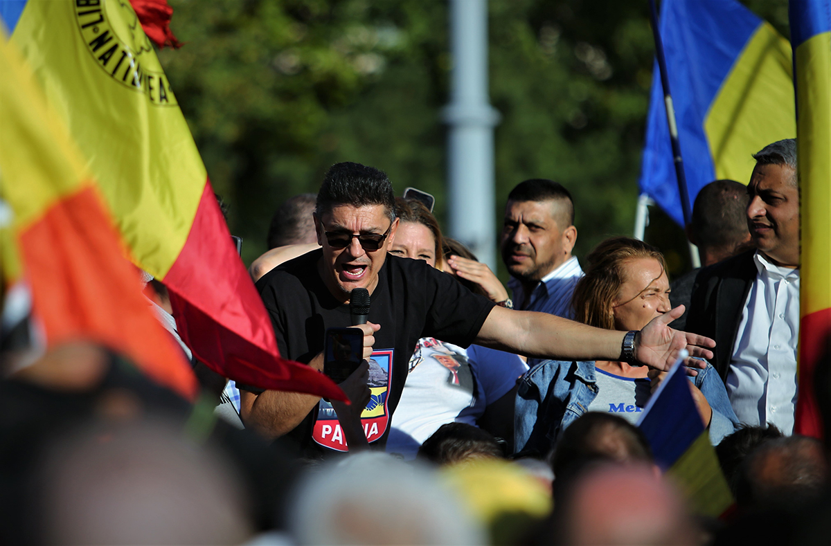 George Simion și Diana Șoșoacă s-au certat pe protestul din Piața Victoriei. Senatoarea a virat de la „Bine ați venit, fraților!”, la „Trădătorule, ți-ai bătut joc de AUR!”