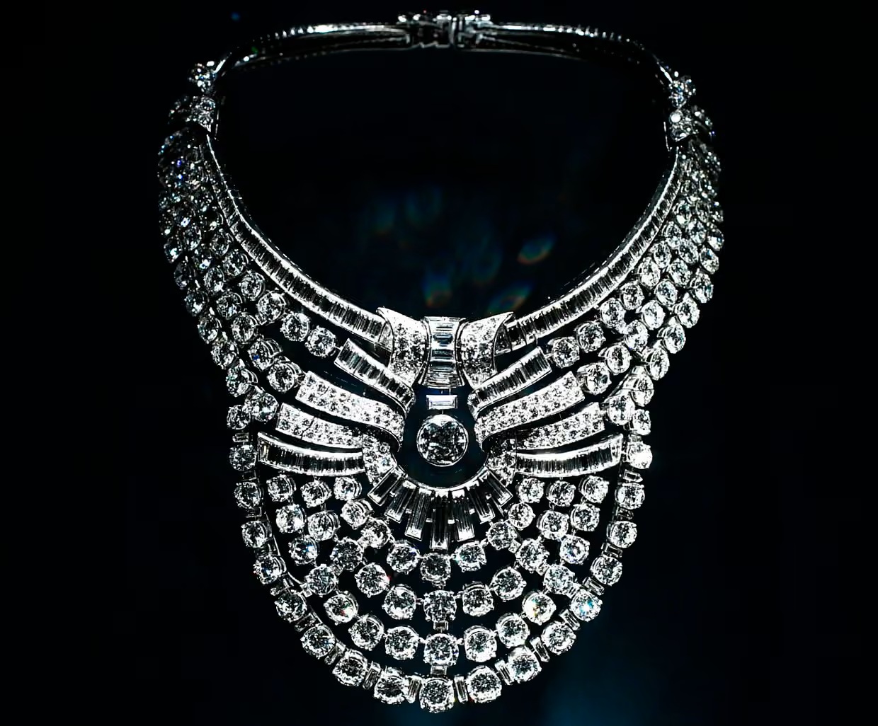 Thieves steal Egyptian queen’s 673-diamond necklace, last sold for $4.3 million, in Vienna museum raid