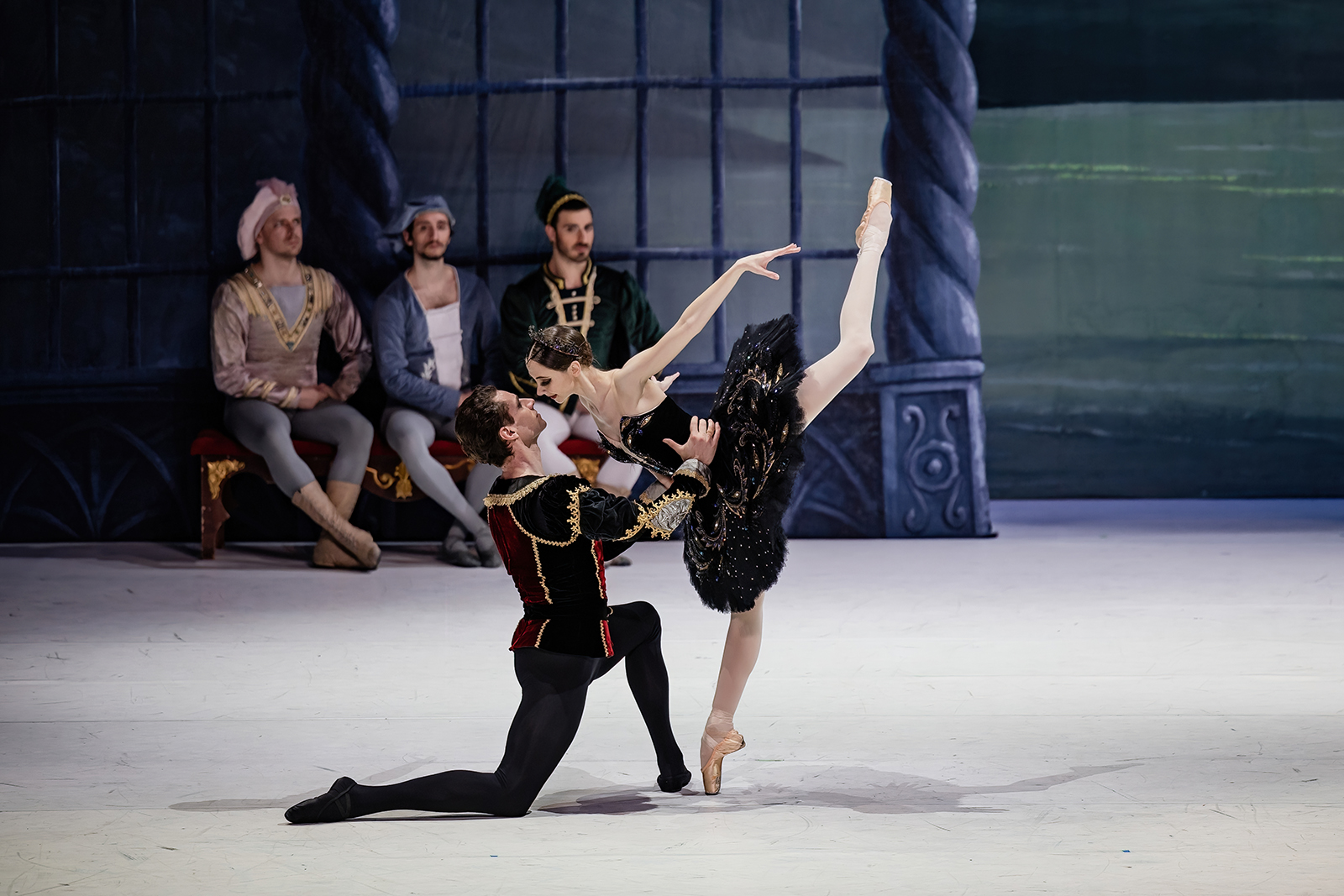 Balerina Ganna Muromtseva, în premieră la București, în „Lacul lebedelor”, la Sala Palatului