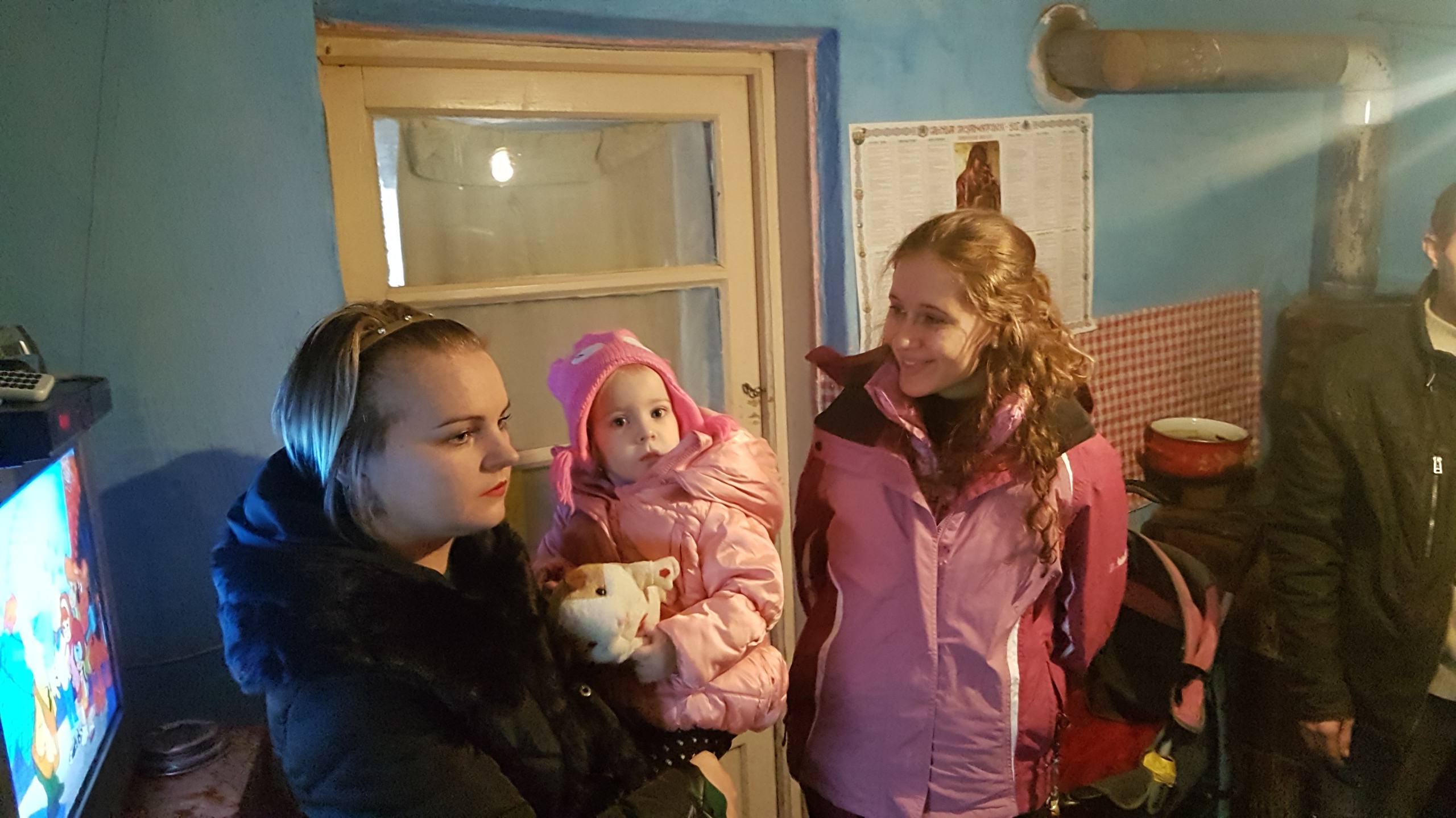 Reacția unor copii sărmani care au primit cadou un porcușor de Guineea: ”Wow, un iepure!”