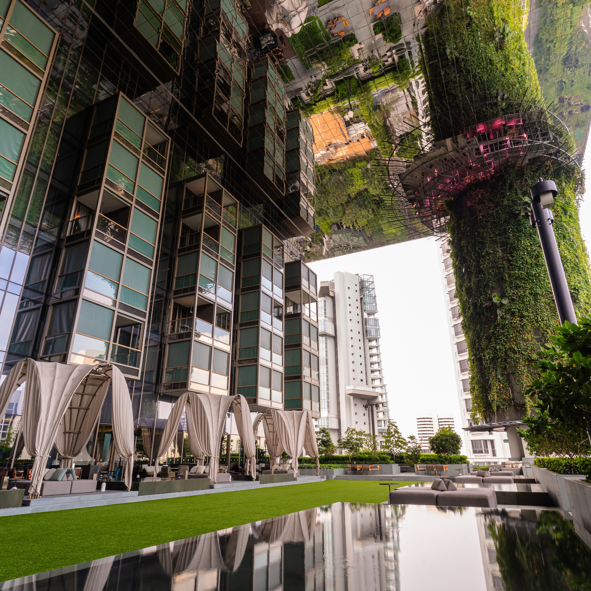 Hotelul Pan Pacific Orchard din Singapore a fost desemnat cel mai frumos zgârie-nori din lume | VIDEO