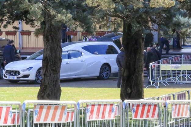 Momente emoționante la înmormântarea lui Davide Astori. 10.000 de oameni, la funeralii. Soției Francesca i s-a făcut rău! Tătărușanu și Ianis Hagi, în Piața Santa Croce | FOTO&VIDEO