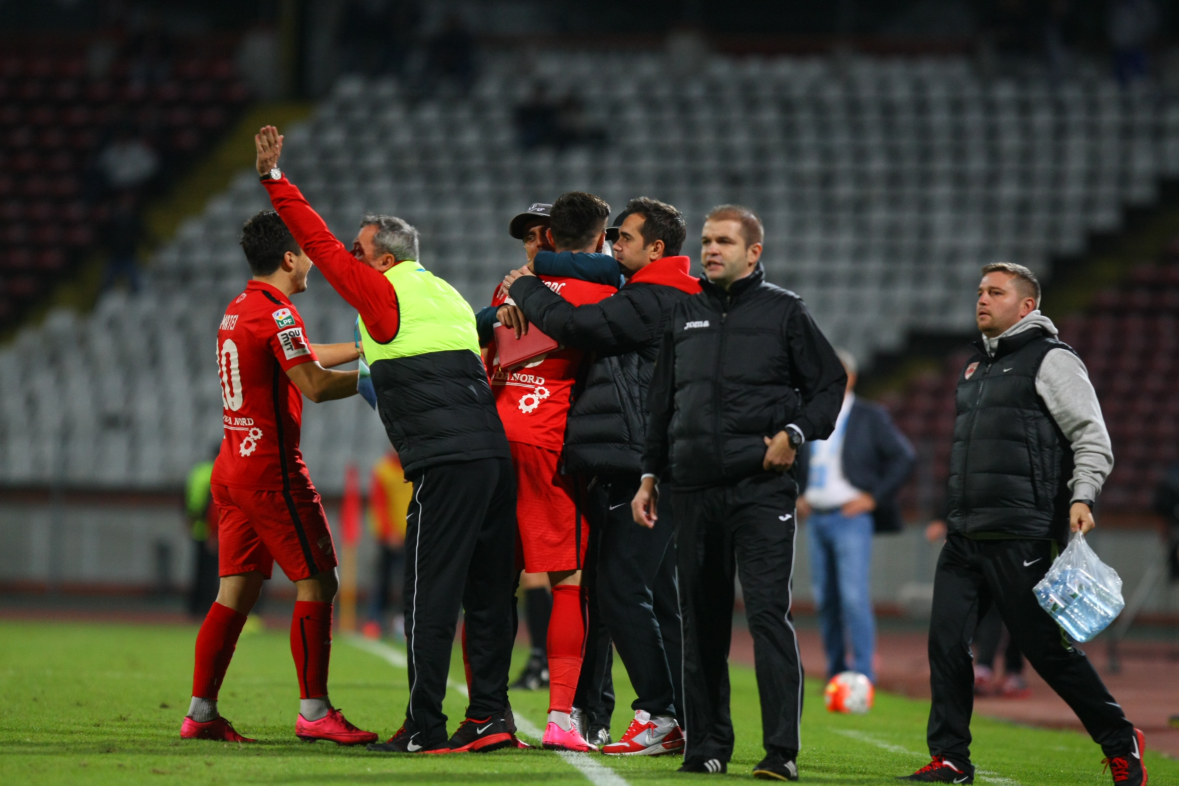 LIGA I LA FOTBAL, etapa a 14-a / Scandal după meciul Dinamo - ASA Tîrgu Mureș 2-1. ^Ardelenii protestează oficial printr-un comunicat în care reclamă un ”fault evident și lipsă de fair-play”! GALERIE FOTO