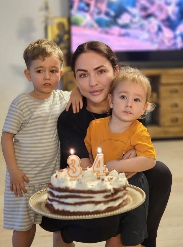 Imagini din casa în care Laurențiu Reghecampf și Corina Caciuc locuiesc alături de cei doi copii, Liam și Landon