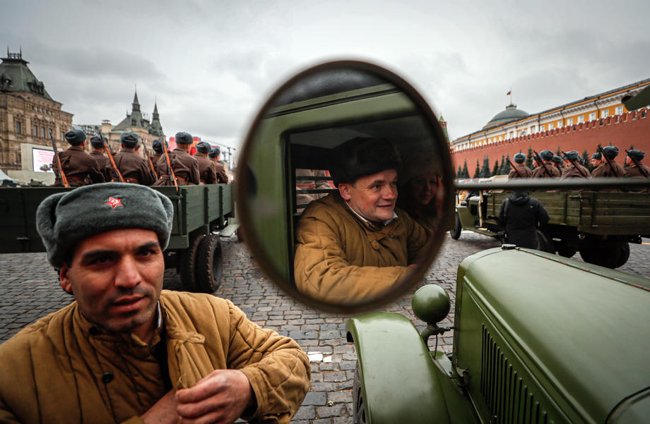 Defilare militară impresionantă în Piața Roșie. Rușii au reconstituit faimoasa paradă din noiembrie 1941, decisivă în Bătălia Moscovei