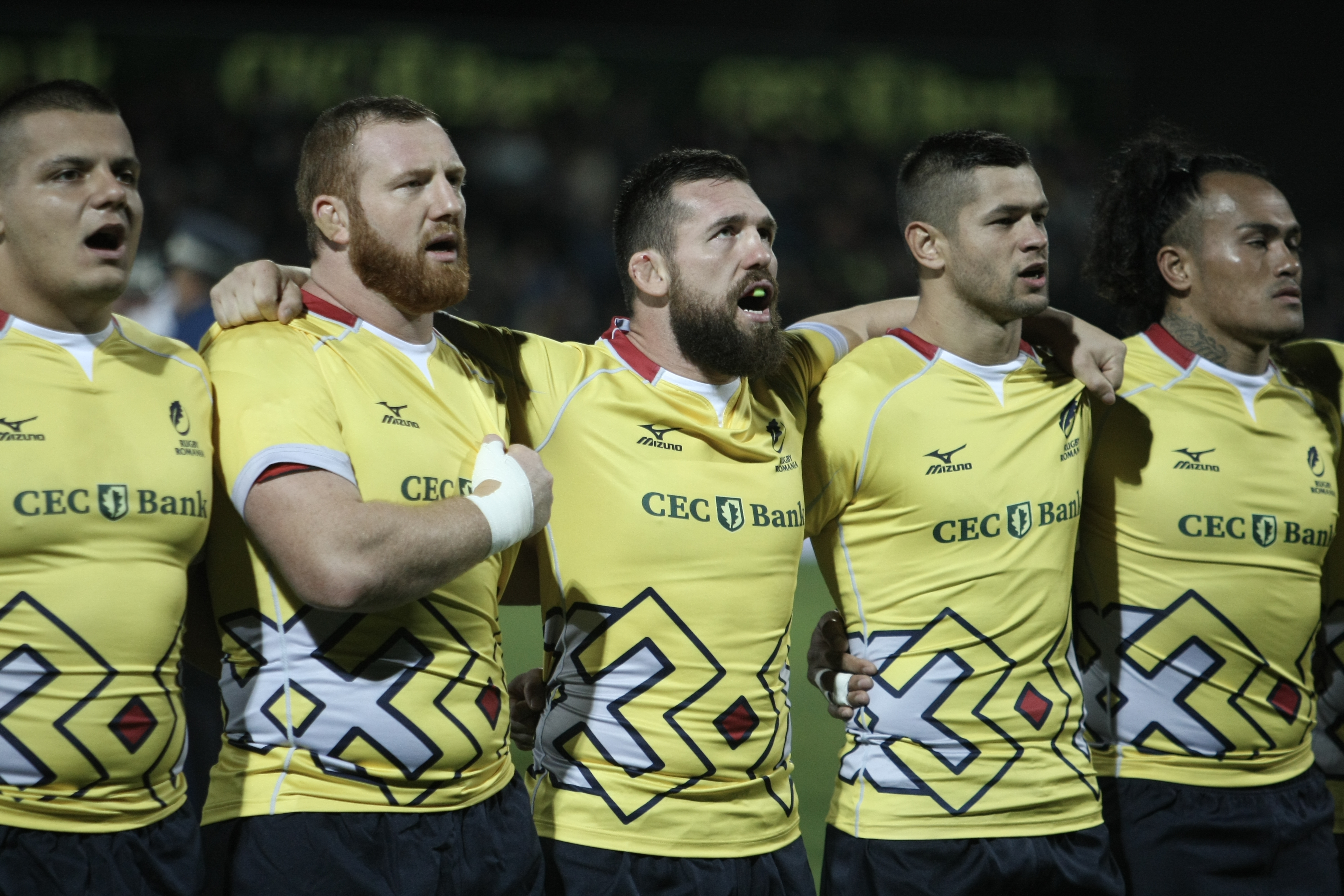 România a învins Canada la rugby. Fanii români au sărbătorit pe teren cu ”stejarii” și cu ”arțarii” | FOTO