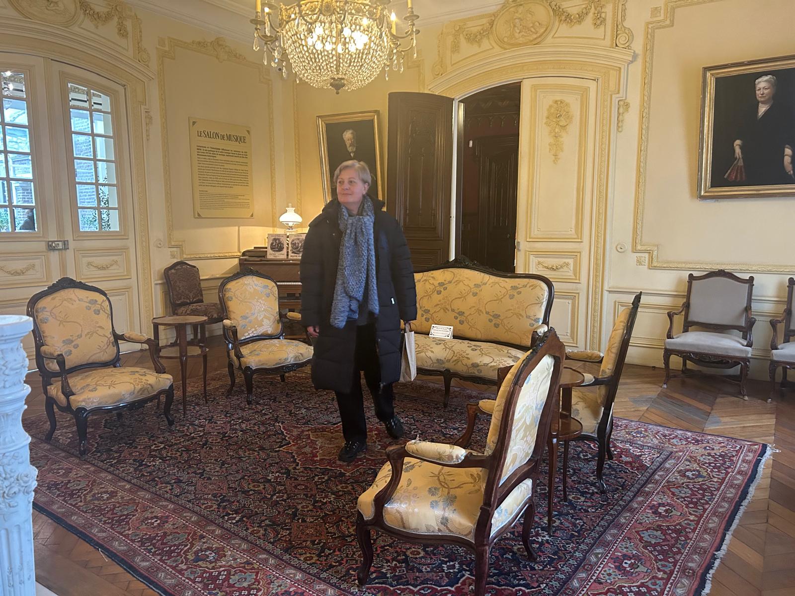 Legătura dintre casa lui Jules Verne din Amiens și București. „Ocolul Pământului” prin orașul unde autobuzele au pe ele poza scriitorului despre care se spune că s-a iubit cu o româncă