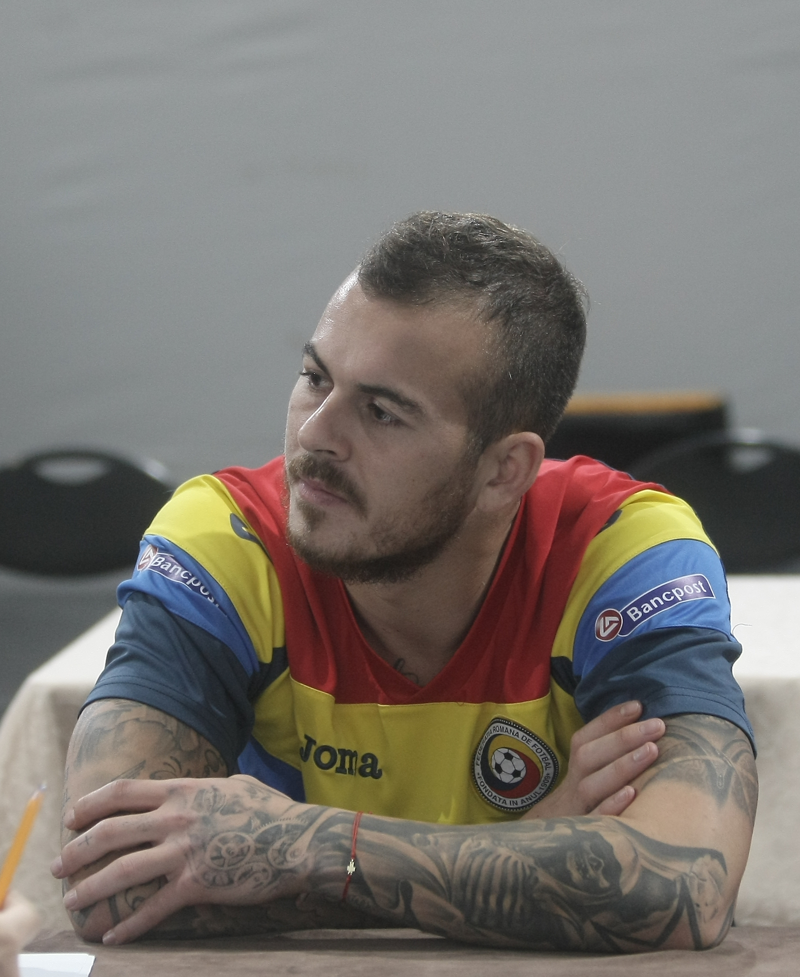 Armenia - România (sâmbătă, ora 19.00, TVR 1). Alibec, deranjat de criticile lui Bölöni: ”A exagerat!”. Atacantul dă sfoară-n țară: ”N-am iubită” / INTERVIU & GALERIE FOTO