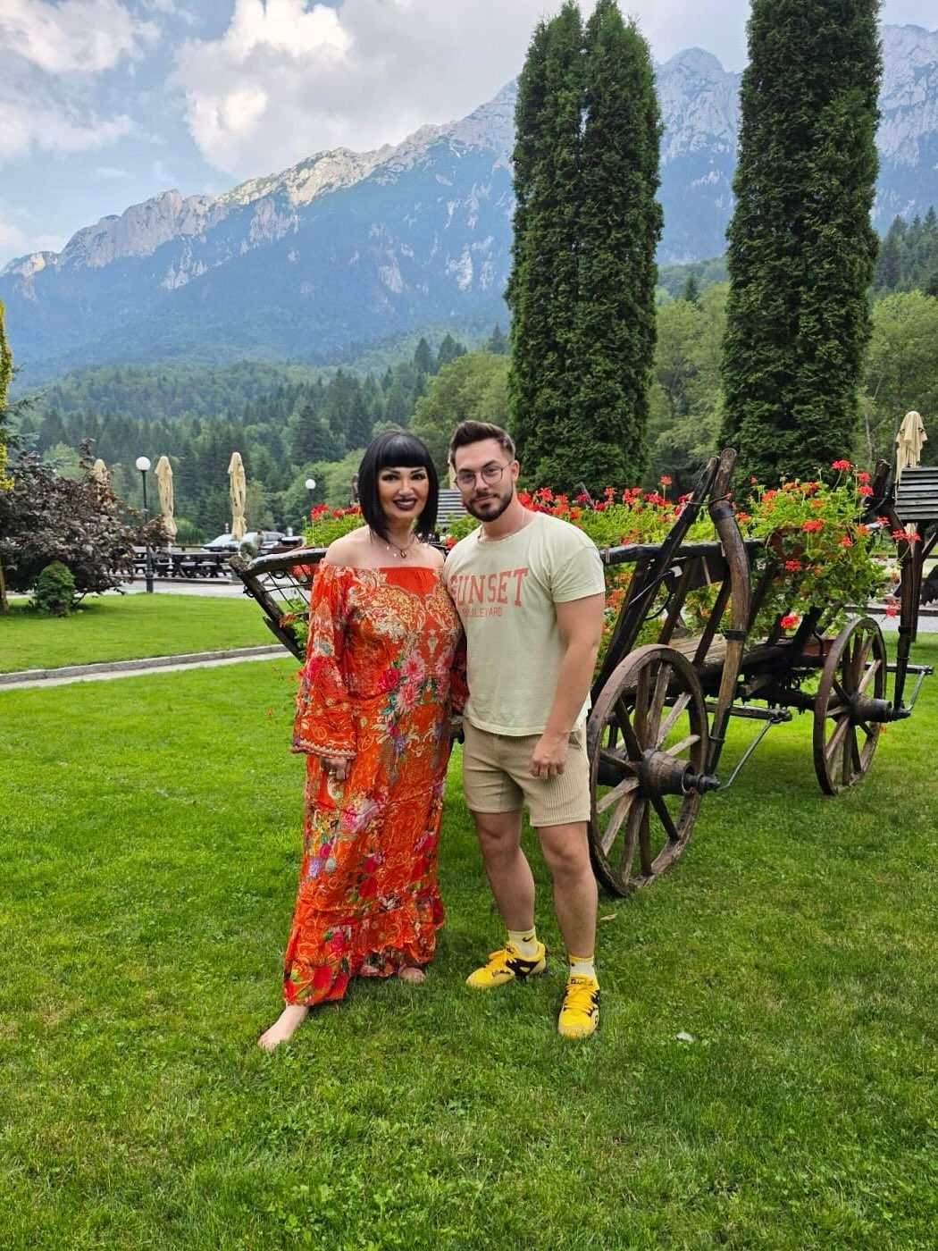 Cine e tânărul misterios alături de care Ozana Barabancea a fost surprinsă în vacanță la Plaiul Foii: „Relație foarte frumoasă”
