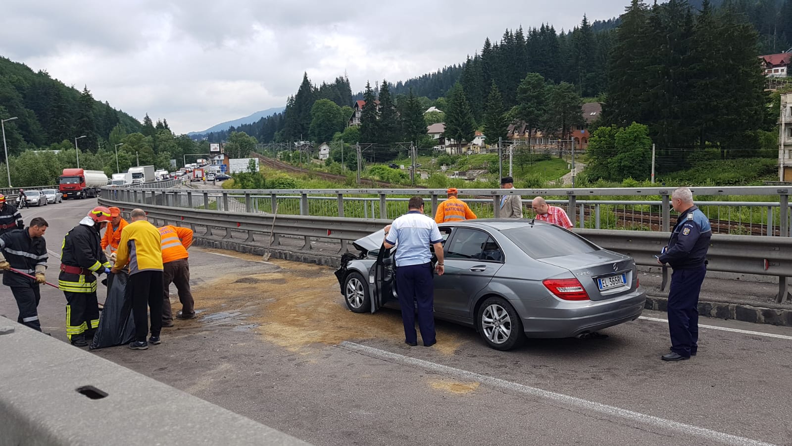 UPDATE: Accident pe podul de la Predeal. Șapte oameni, printre care doi copii, au fost răniți