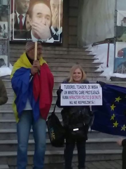 Peste 150 de oameni au cerut la Iași demisia ministrului Justiției
