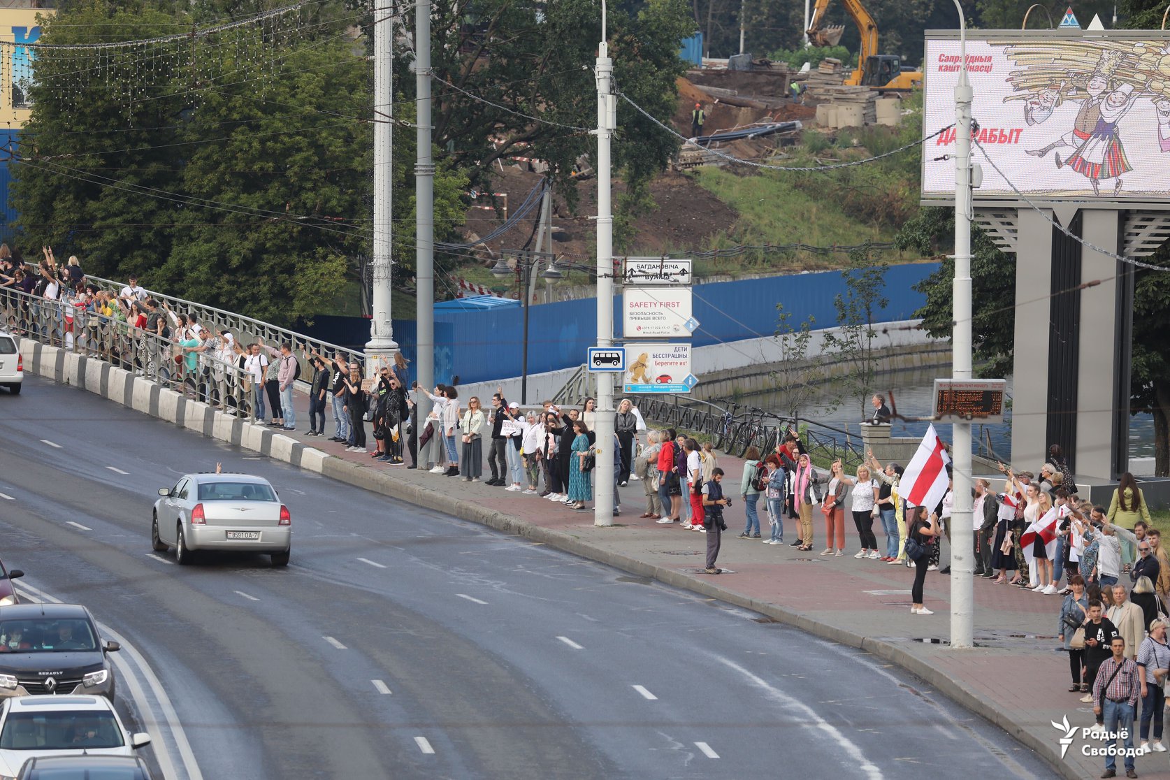 Noi proteste în Belarus | Lanț uman de 13 km, până la închisoarea în care au fost bătuți protestatarii care se opun regimului Lukașenko