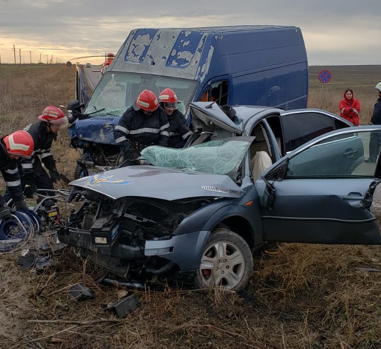 Accident înfiorător în Constanța, în Ajunul Crăciunului. Trei oameni au murit pe loc / FOTO&VIDEO