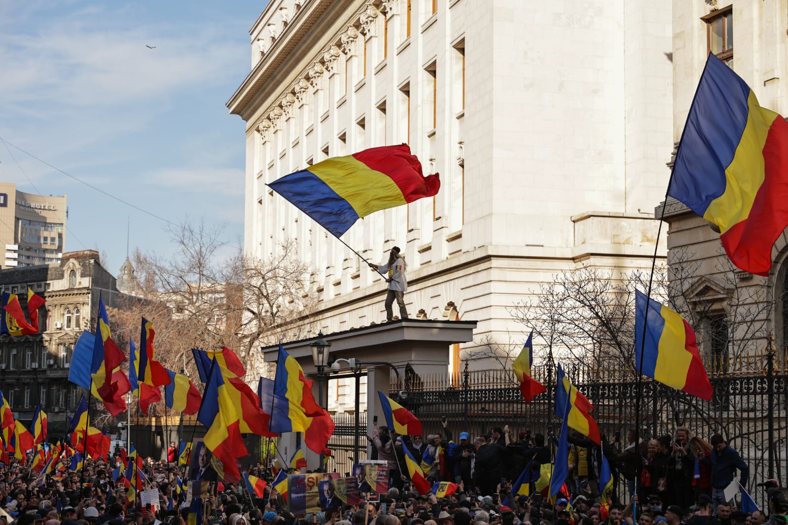 Călin Georgescu și-a depus candidatura la președinție la BEC: „A doua oară nu voi mai fi interzis, pentru că vor fi judecați de toate instanțele” | VIDEO