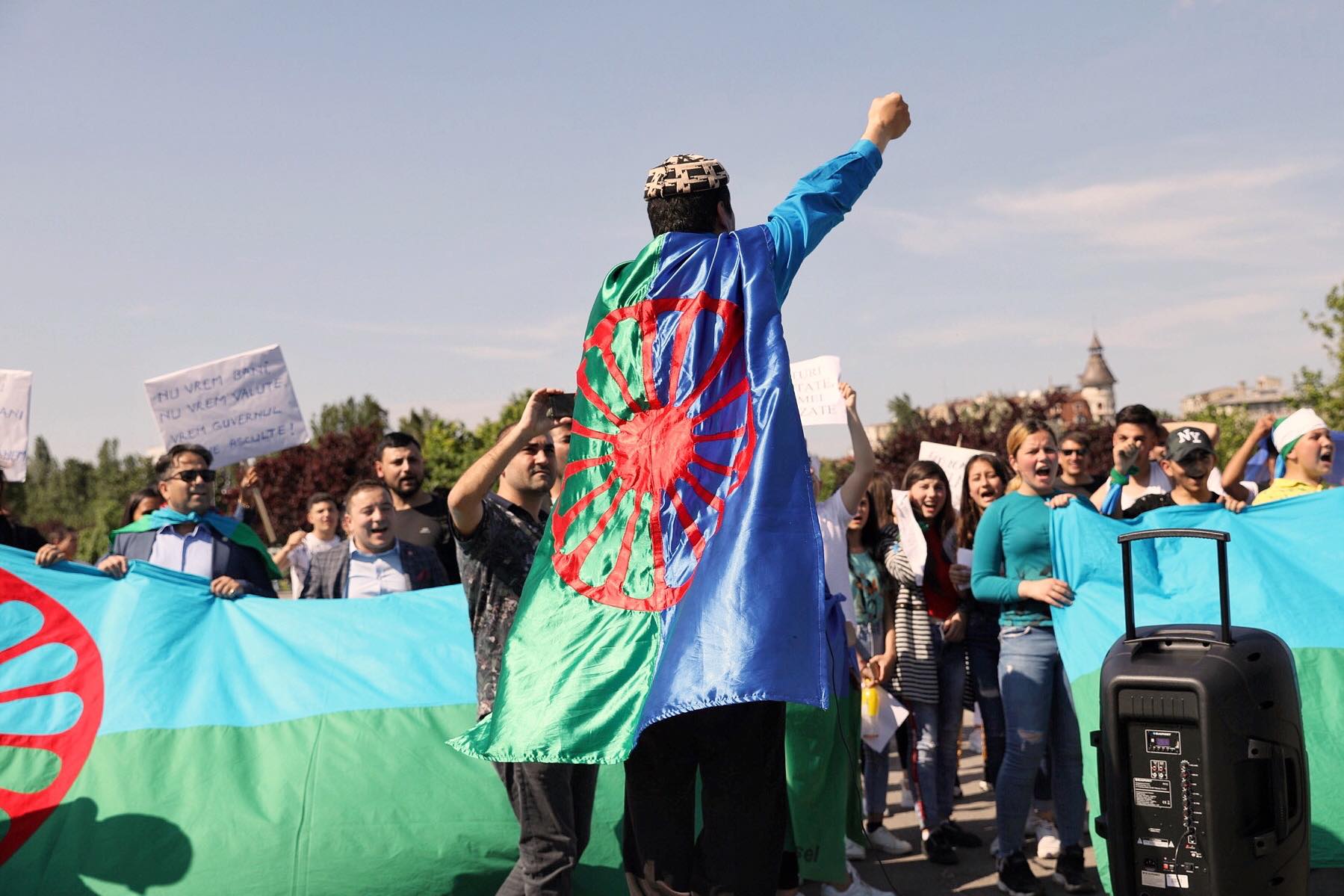 GALERIE FOTO / "Ziua Internaţională a Rezistenţei Romilor" a fost celebrată printr-un marș, astăzi, în Capitală
