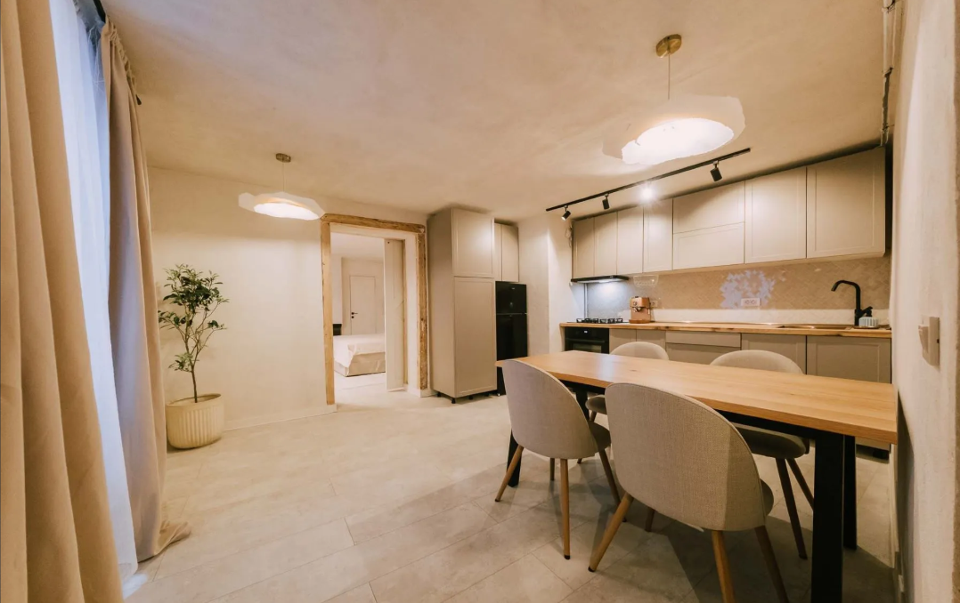 Cum arată primul apartament din România vândut cu criptomonede, la Brașov: un cuplu a plătit 369.000 euro în bani virtuali