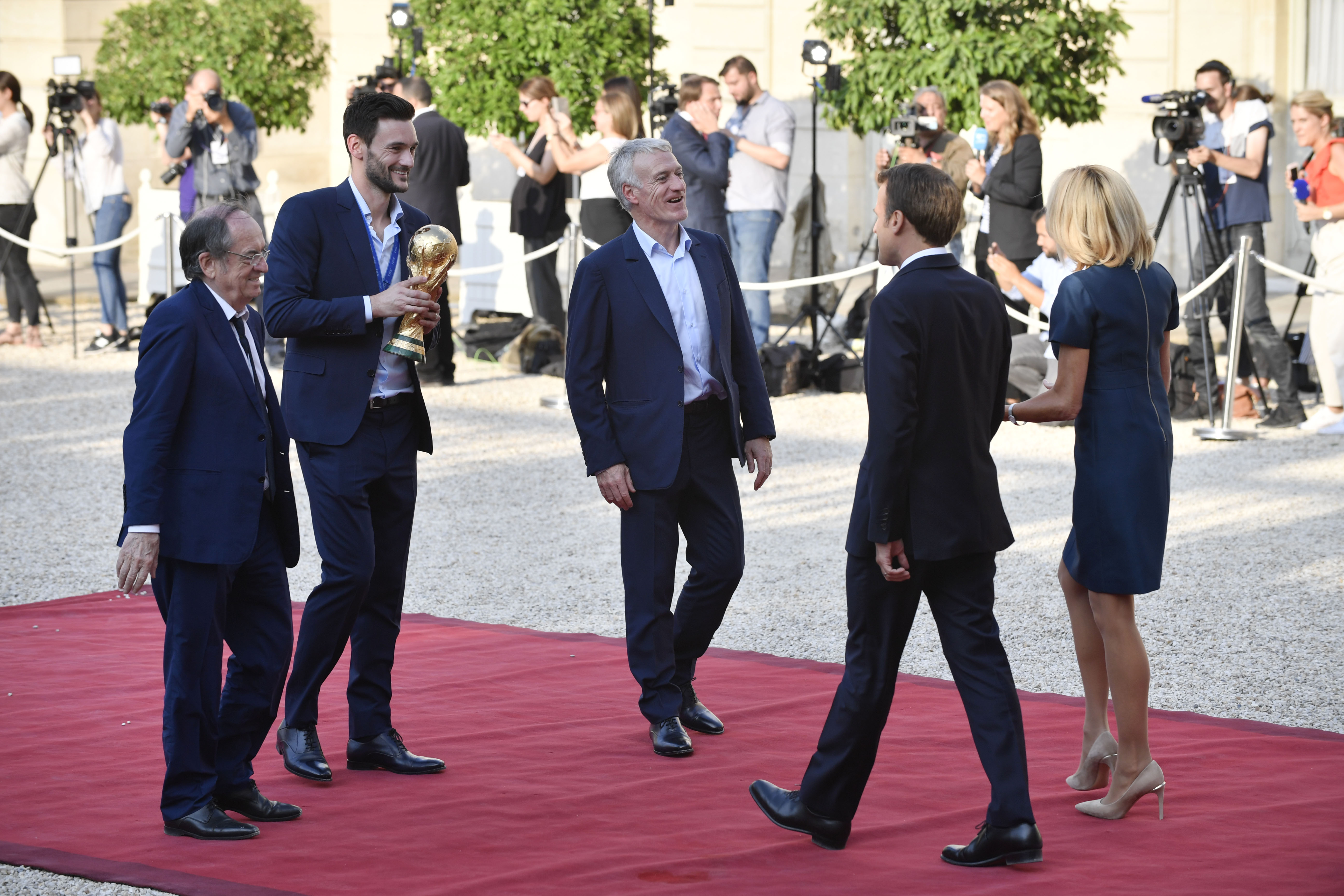 Campionii mondiali vor primi Legiunea de Onoare. ”Les Blues”, dineu la Palatul Elysee / GALERIE FOTO