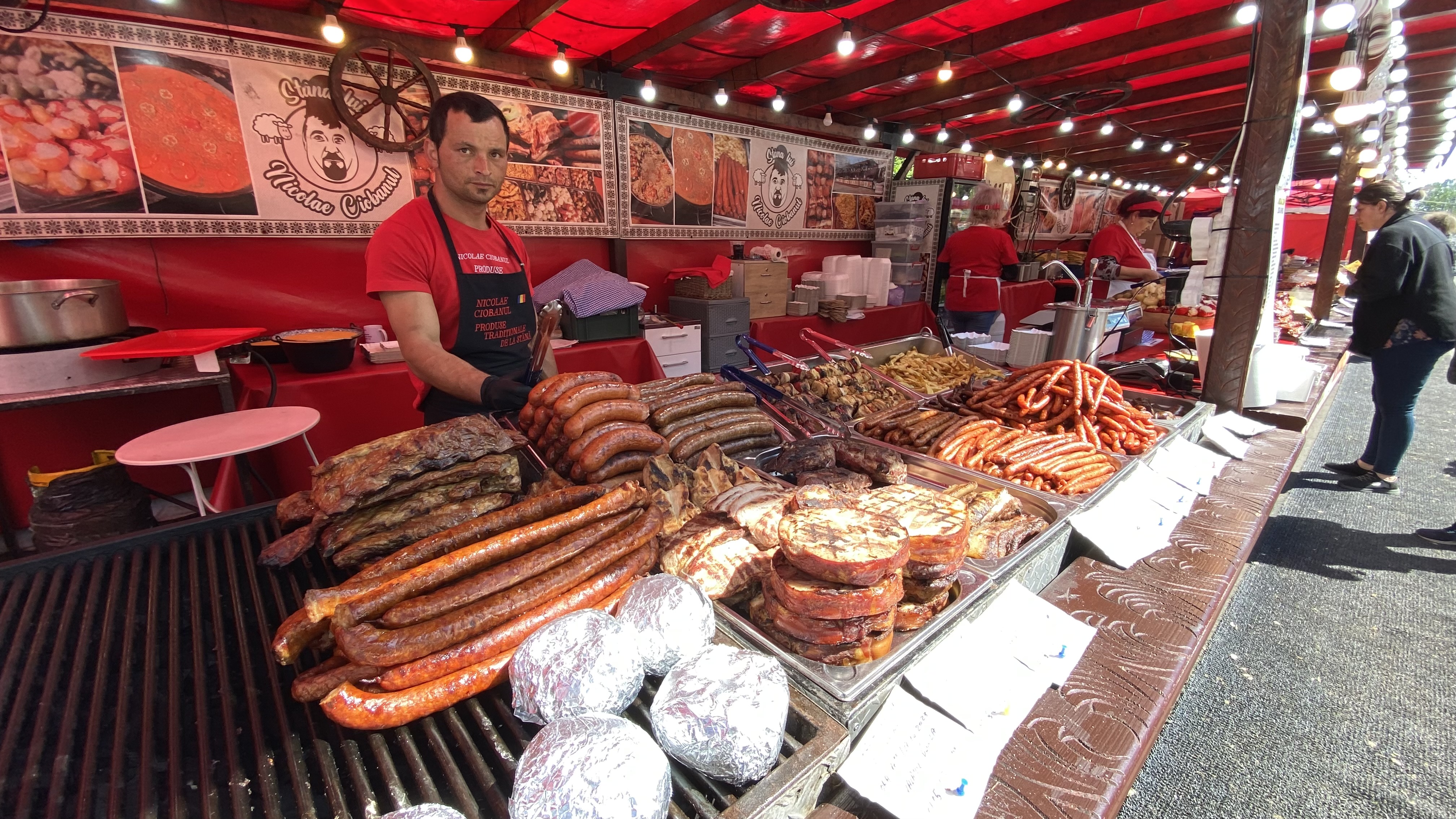 Evenimente gastronomice de 1 Mai în București: mici de un metru în parcul IOR și festin culinar lângă Arena Națională