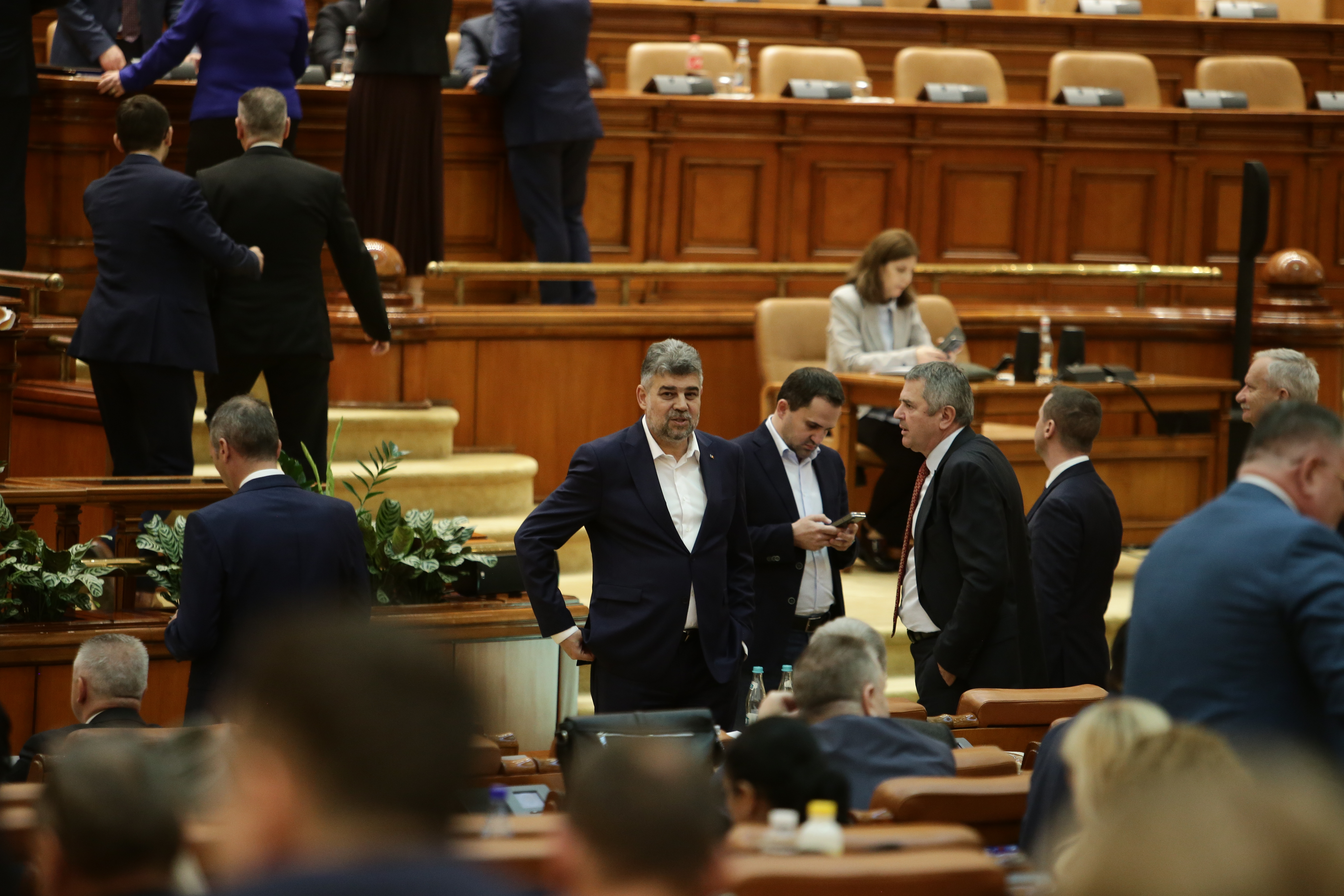 Ziua în care democrația a încasat patru gloanțe. Cum a schimbat AUR prin forță regulile din Parlament&nbsp;