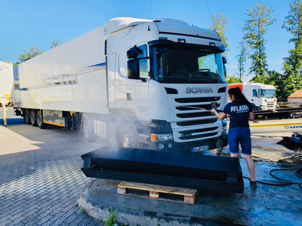 Ea e cea mai frumoasă șoferiță din România. ”Lucrez singură pe camion, nu mă văd făcând altceva”