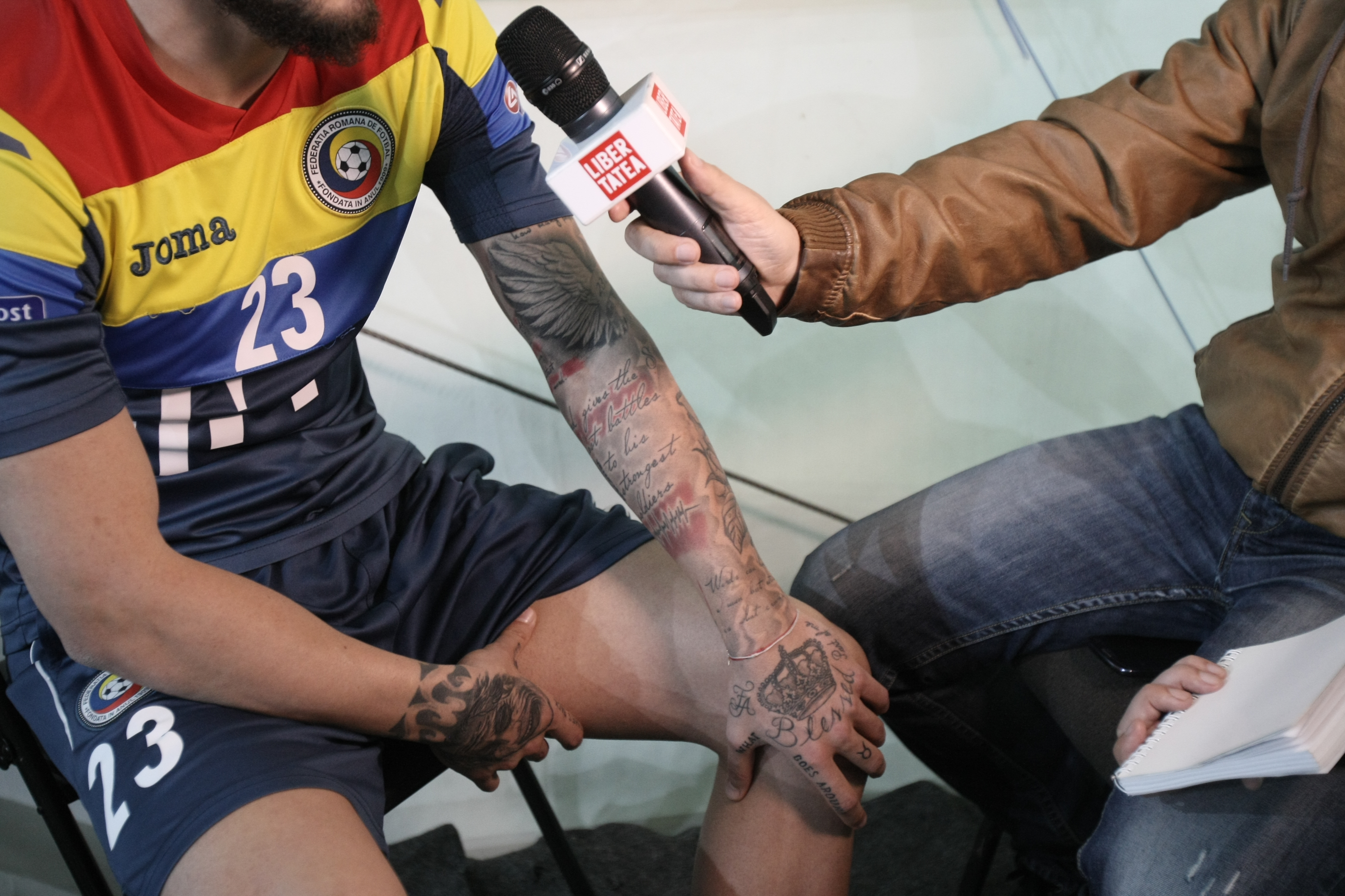 Băgăm frica în danezi. Nicolae Stanciu și-a tatuat pe mâna dreaptă chipul lui Joker, rivalul lui Batman