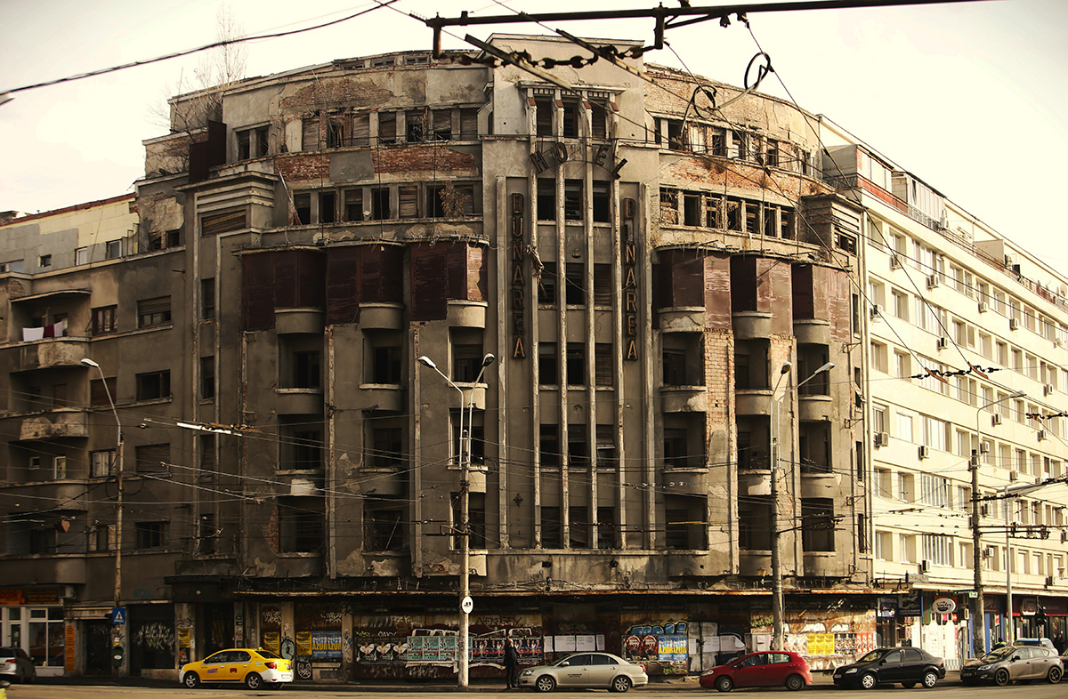 Ruina din centrul Bucureștiului poate prinde contur în câțiva ani. Povestea Hotelului Dunărea, inaugurat în urmă cu 84 de ani și confiscat de comuniști