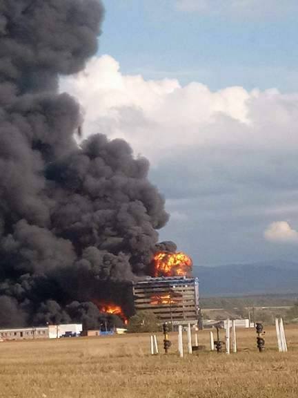 FOTO&VIDEO | Explozie la o fabrică de vopseluri din Orăştie. 370 de persoane au fost evacuate. Unul din răniți are arsuri pe 80% din suprafața corpului