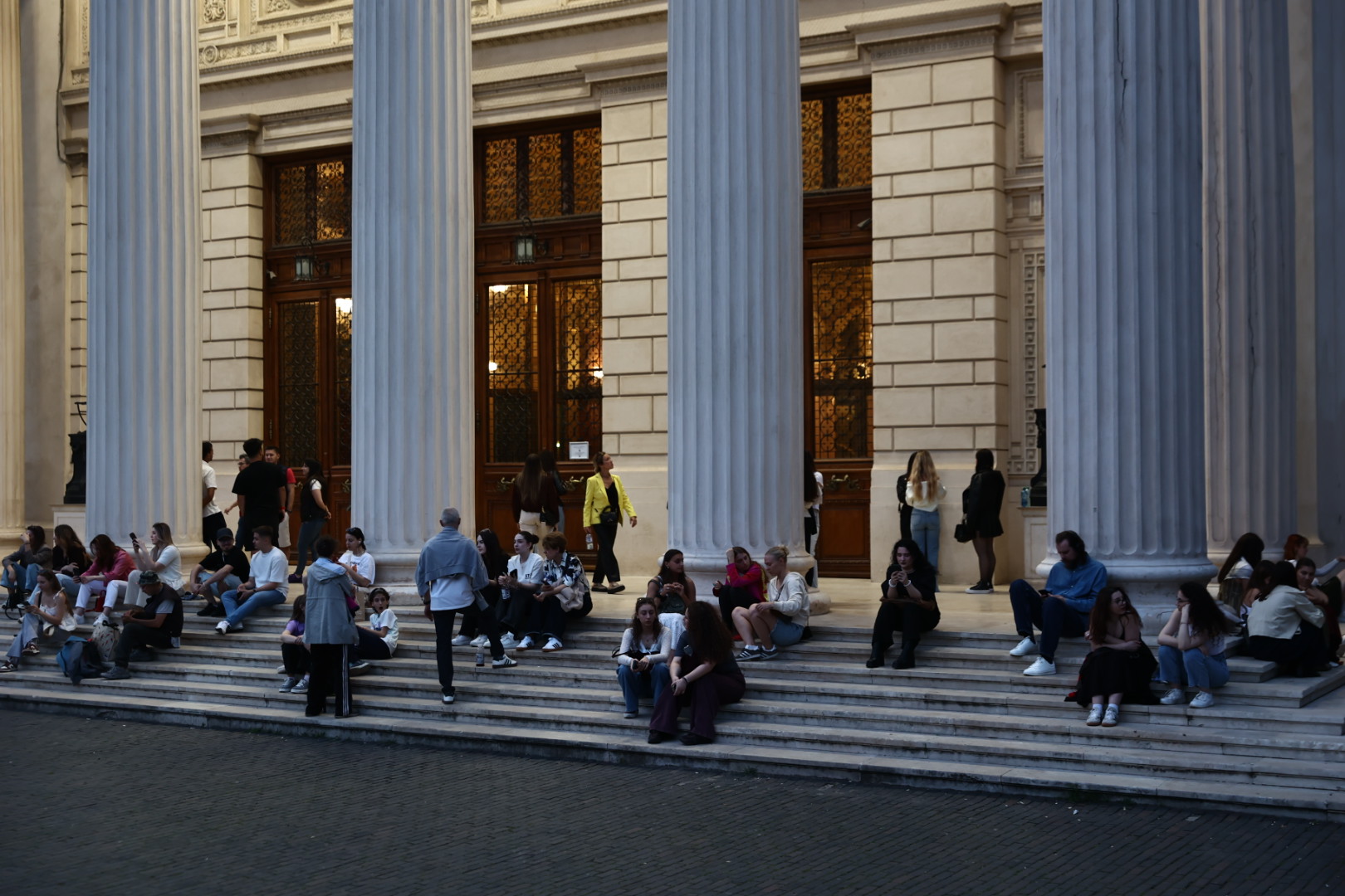 Noaptea Muzeelor 2026. Mii de oameni au stat la coadă ca să vadă muzee gratuit în București
