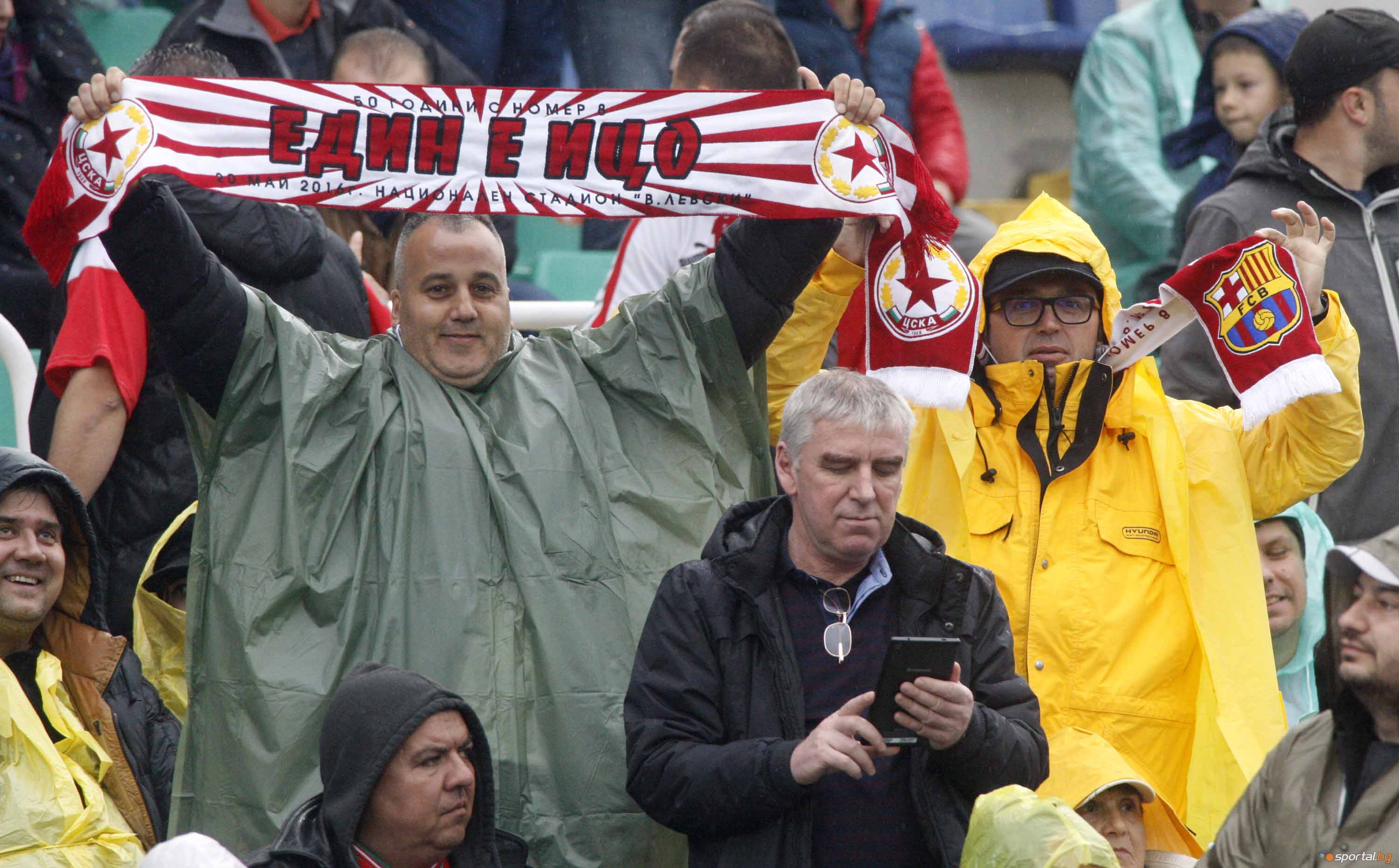 Spectacol la aniversarea lui Stoichkov. 40.000 de oameni au urmărit meciul demonstrativ. Hagi, Popescu ori Craioveanu au fost acolo | FOTO&VIDEO