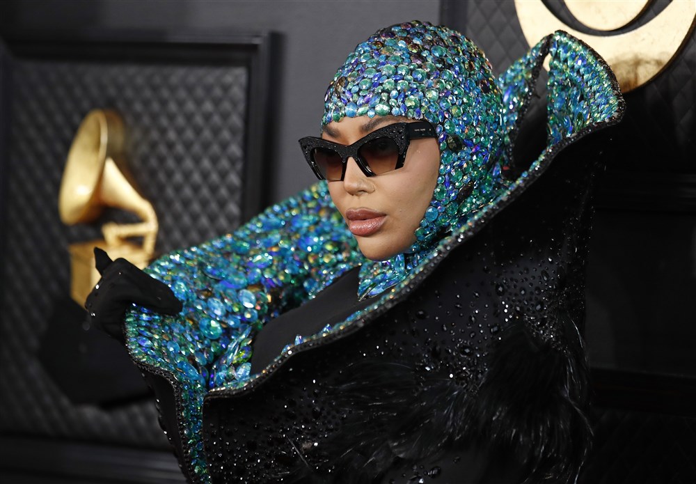 Ținutele vedetelor la Premiile Grammy 2023. Cardi B a avut o rochie excentrică, iar Camila Cabello a purtat un sutien transparent în loc de bluză