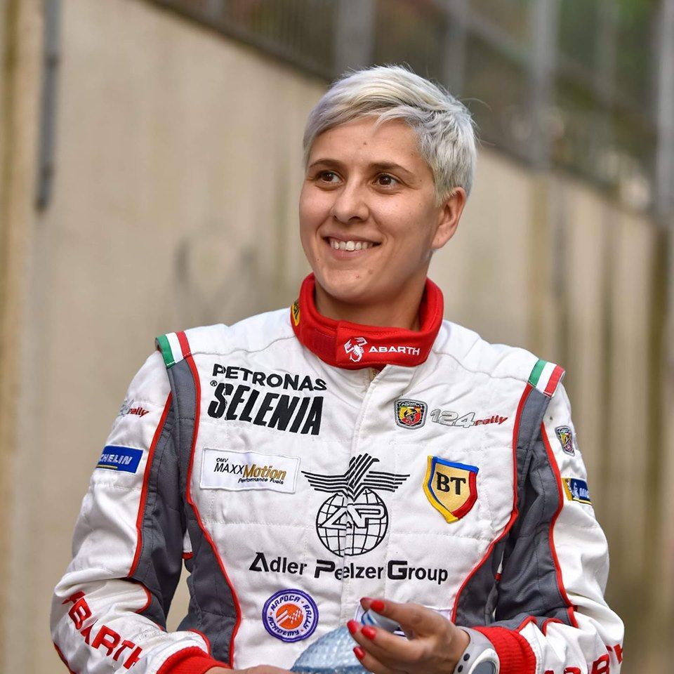 La dreapta - femei, la stânga - femei. Chipurile frumoase de la Raliul Transilvaniei 2019. Victorie pentru Simone Tempestini. Mihaela Dobranici, pe locul 9