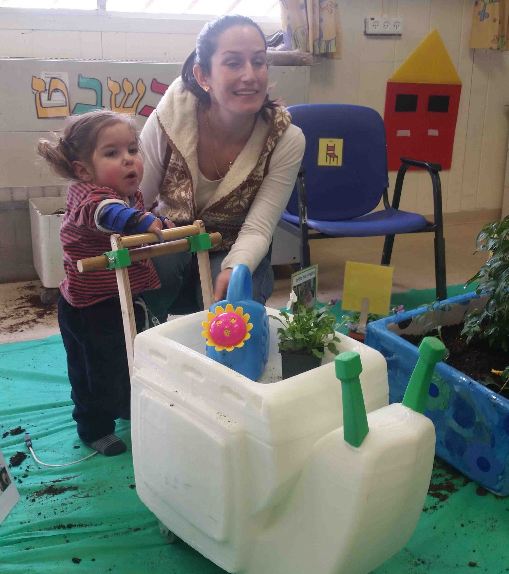 Pensionar originar din România, voluntar la Spitalul de pediatrie Alyn, din Ierusalim: ”Am vrut să fac ceva semnificativ și aici e un loc bun!” | VIDEO