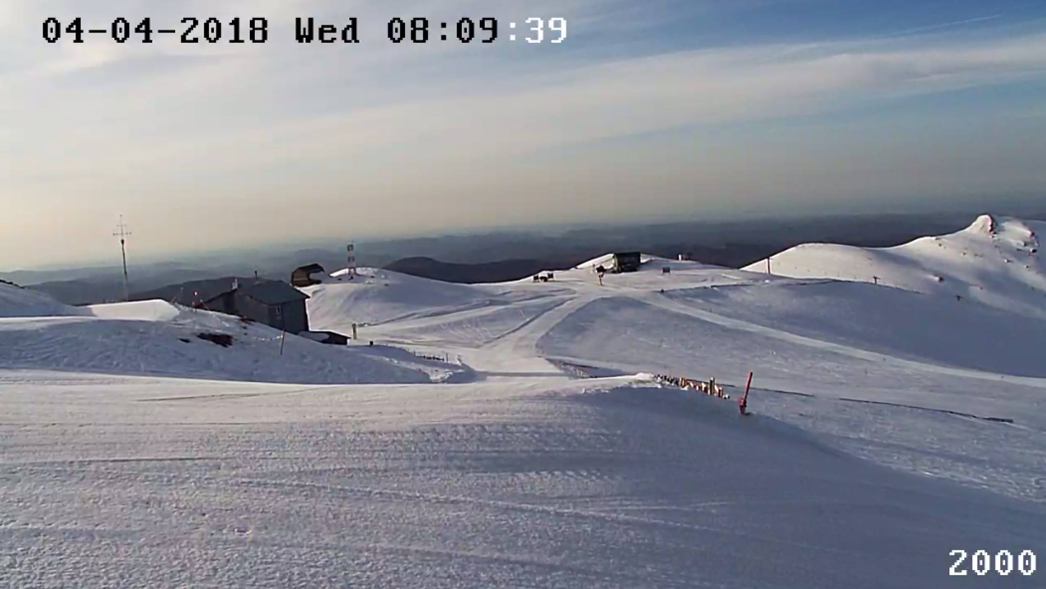TURIST ÎN ȚARA MEA. Motive să mergi de Paști pe Valea Prahovei: schi și snowboard în mijlocul primăverii și plimbări în poienițe cu brândușe
