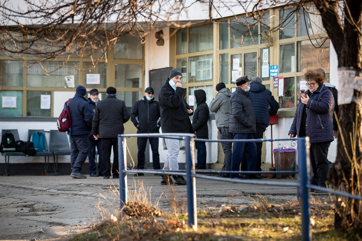 Reportaj din depourile STB. Versiunea angajaților aflați în grevă: „Călătorul nu știe cum ne chinuim noi să tragem de volan sau să mergem fără frâne”