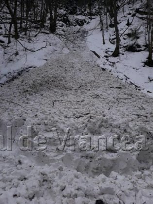 Cum s-a produs avalanșa din Cheile Tișiței (Munții Vrancei), care a ucis o turistă de 37 de ani