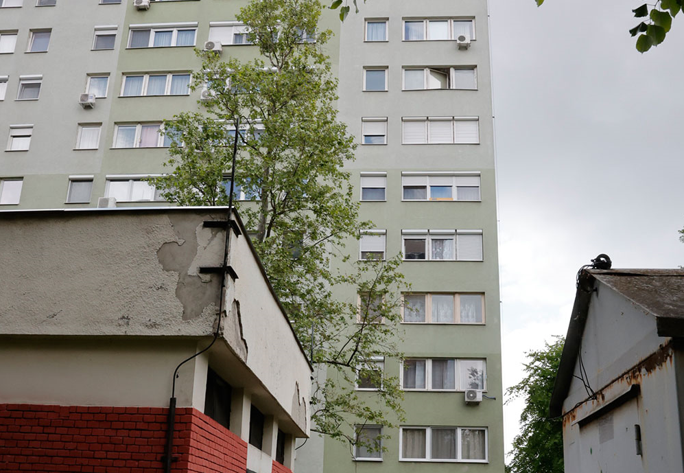 „Én még nem tudok túl lenni ezen az egészen” – megszólalt a csepeli anyuka, akinek kisfia néhány napja kizuhant a panelházból