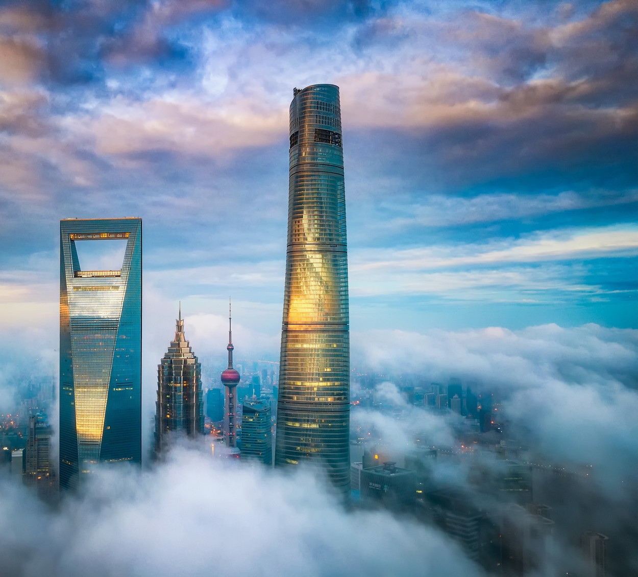 Cum arată „hotelul din nori”, inaugurat recent în China