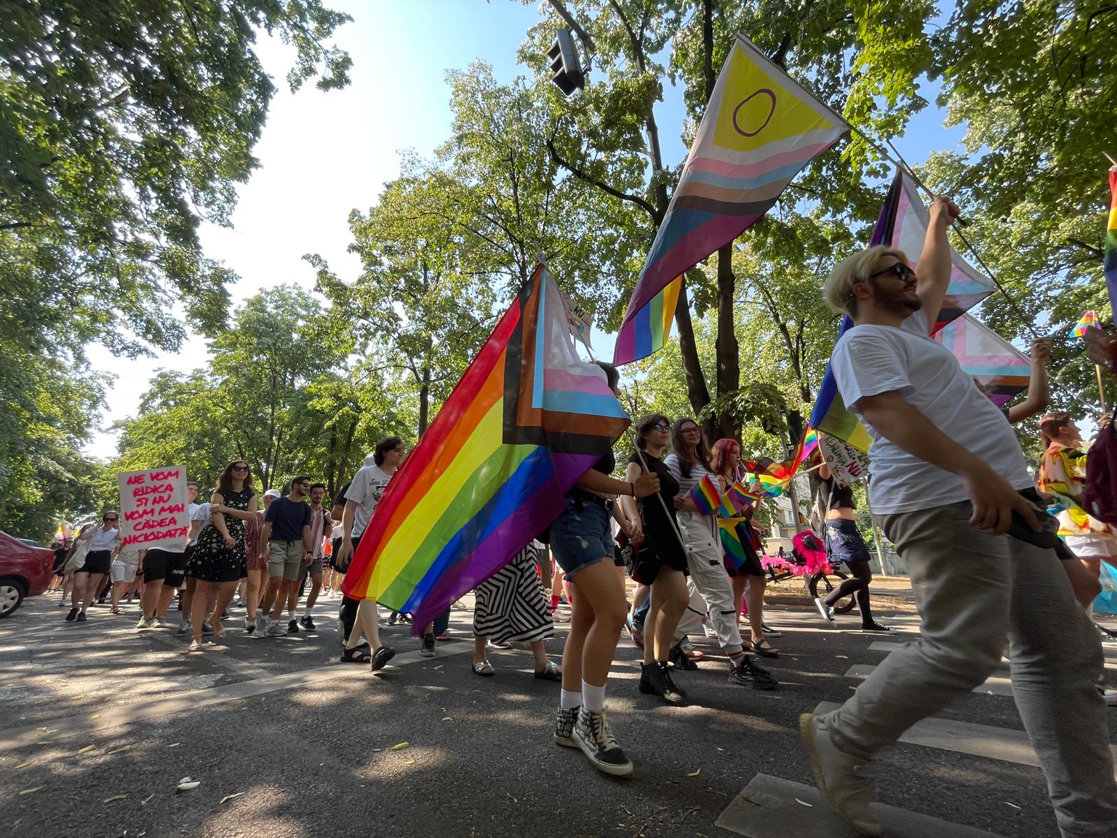 Sute de participanți la primul marș Pride din Timișoara. „Trăim într-o țară din UE care nu oferă nici o formă de recunoaștere cuplurilor de același gen”