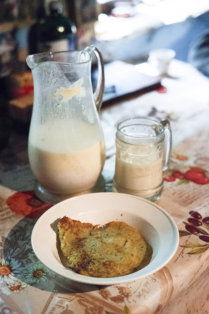 Izolate și când nu e pandemie, ultimele cinci familii din cătunul Marca Huta trăiesc rupte de civilizație, cu ce le dau pământul și animalele. “Suntem săraci, dar trăim bine! La ce să coborâm în vale?”