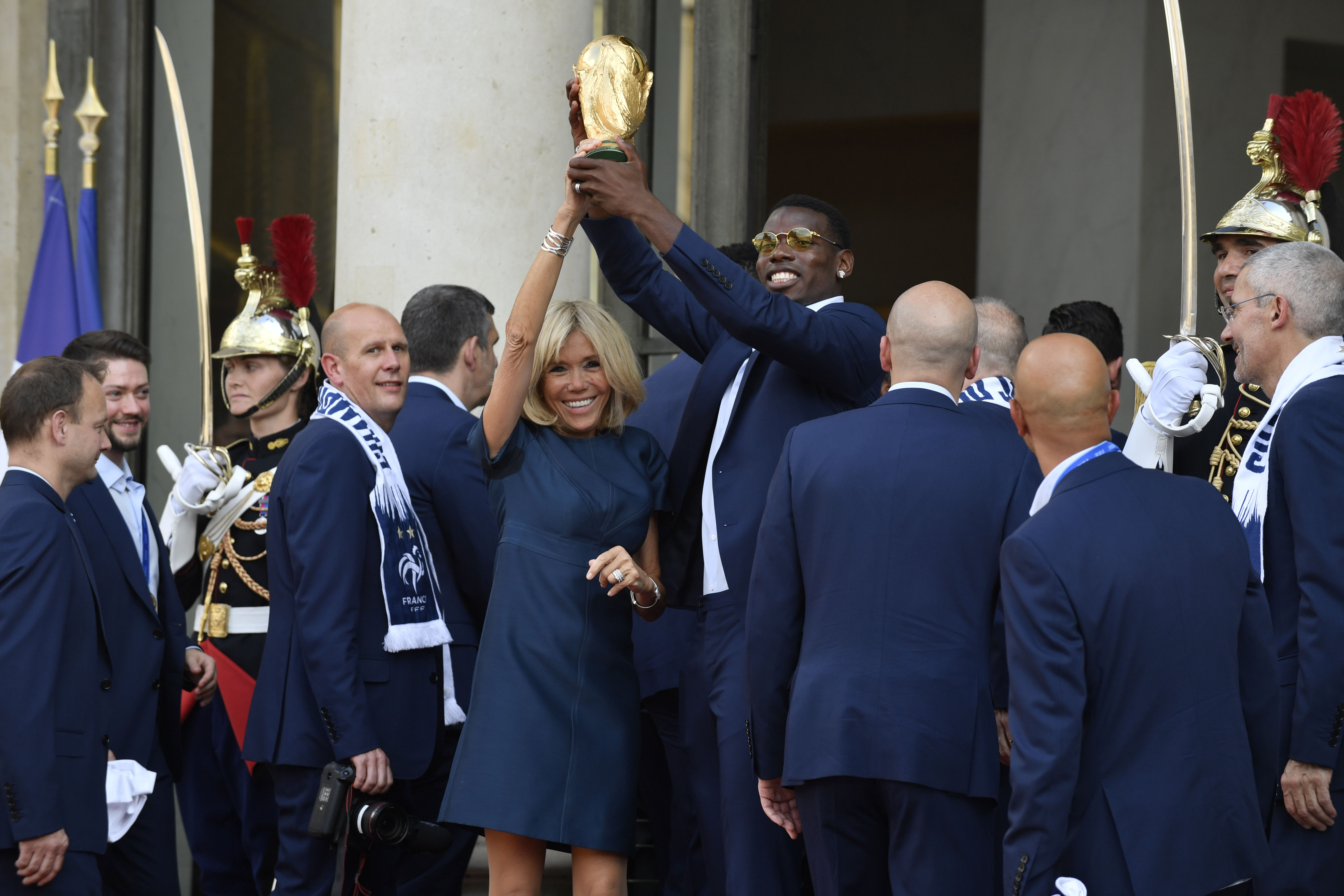 Campionii mondiali vor primi Legiunea de Onoare. ”Les Blues”, dineu la Palatul Elysee / GALERIE FOTO