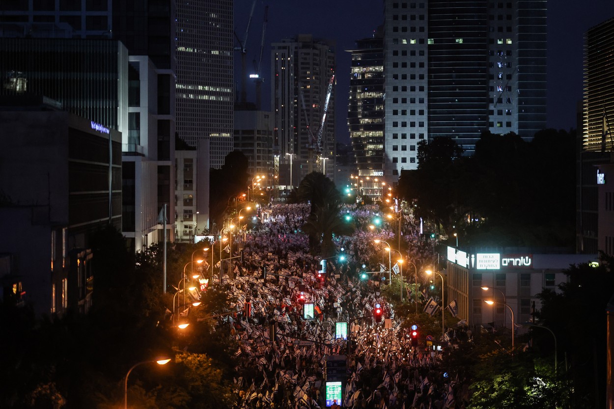 Proteste masive în Israel, pentru a 17-a săptămână la rând. Sute de mii de oameni, în stradă, împotriva reformei justiției