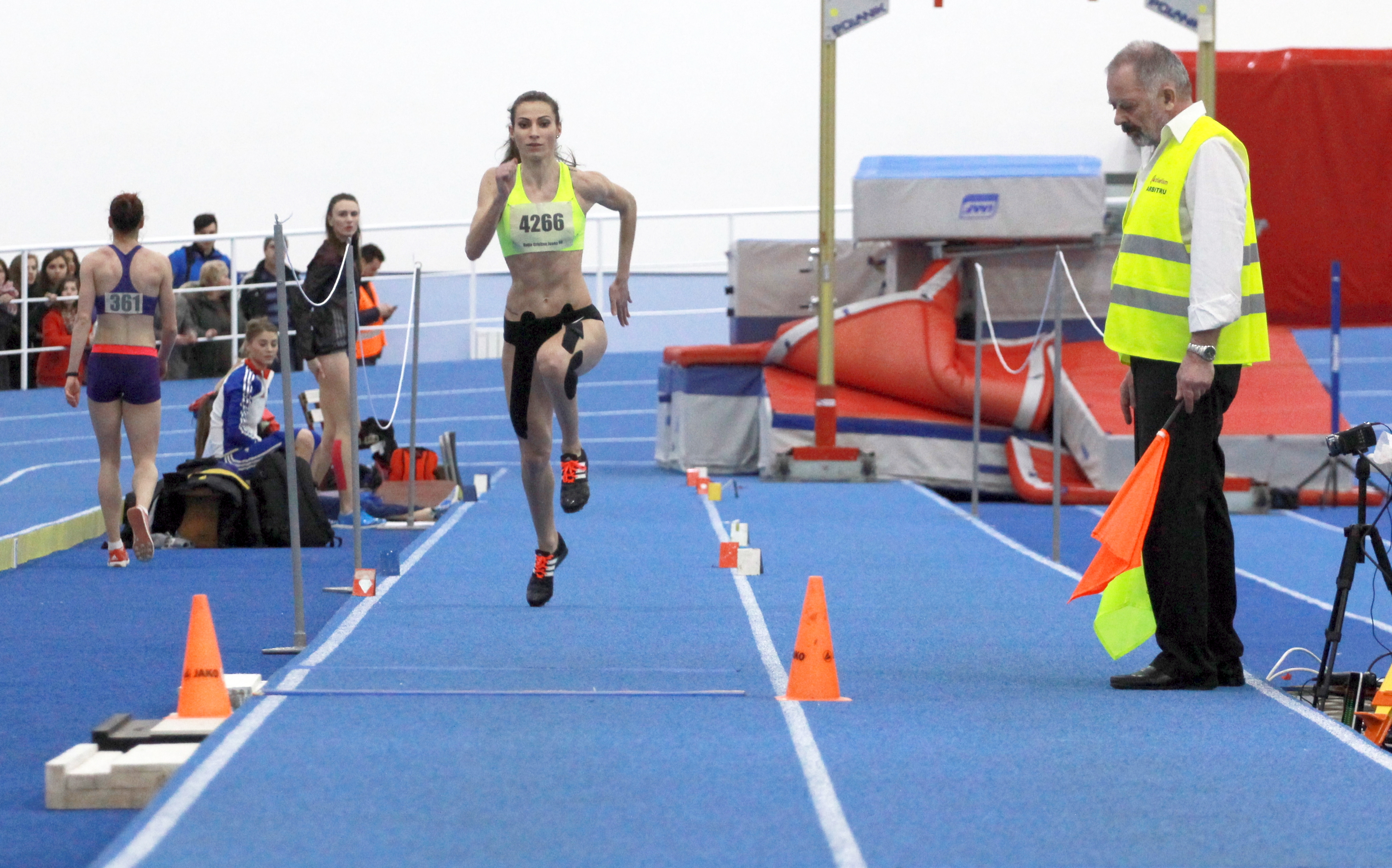 Cristina Bujin are șanse mari să prindă podiumul la CE indoor / GALERIE FOTO