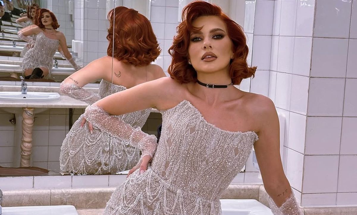 Apariția elegantă a Lidiei Buble alături de Horațiu Nicolau. Iubitul cântăreței a atras atenția cu costumul retro, asortat cu cămașă albă