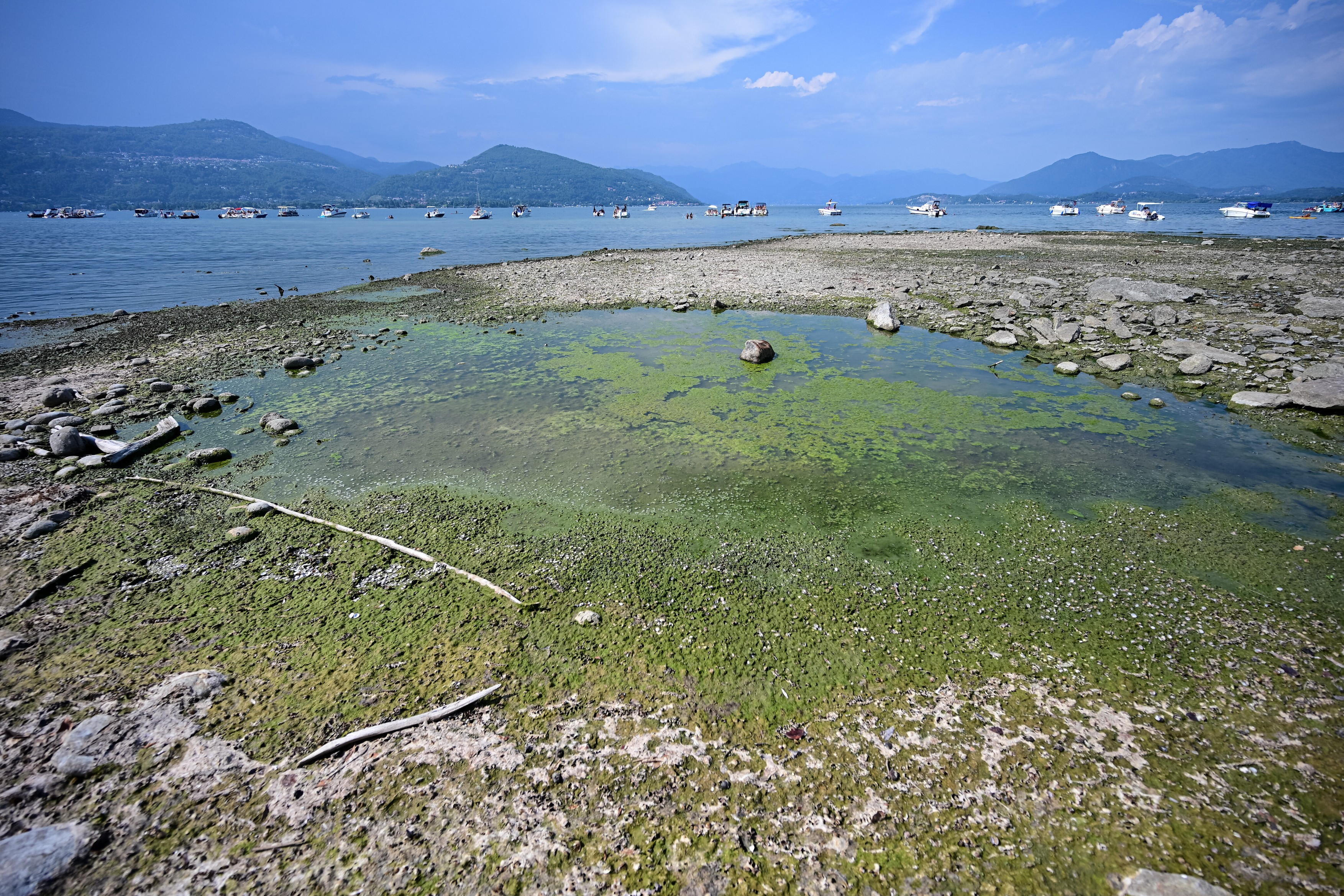 Lacul Maggiore, lovit de secetă severă. Italia și Elveția aduc apă din Lacul Lugano pentru a salva agricultura