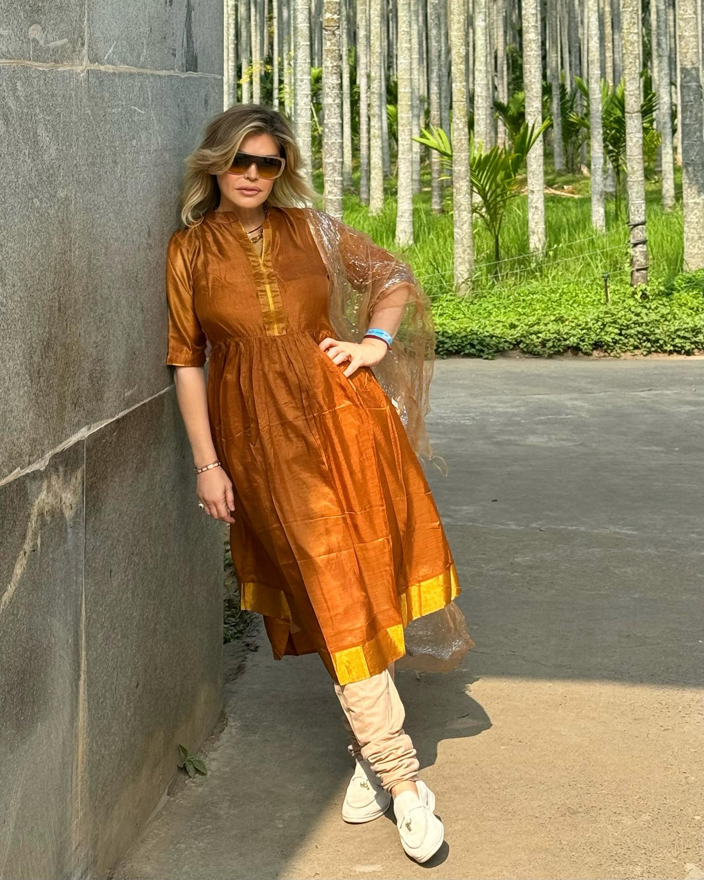 Loredana Groza și Iulia Vântur s-au întâlnit în India. Cum au reacționat fanii când le-au văzut: „De la atâtea operații e și greu să fiți diferențiate”