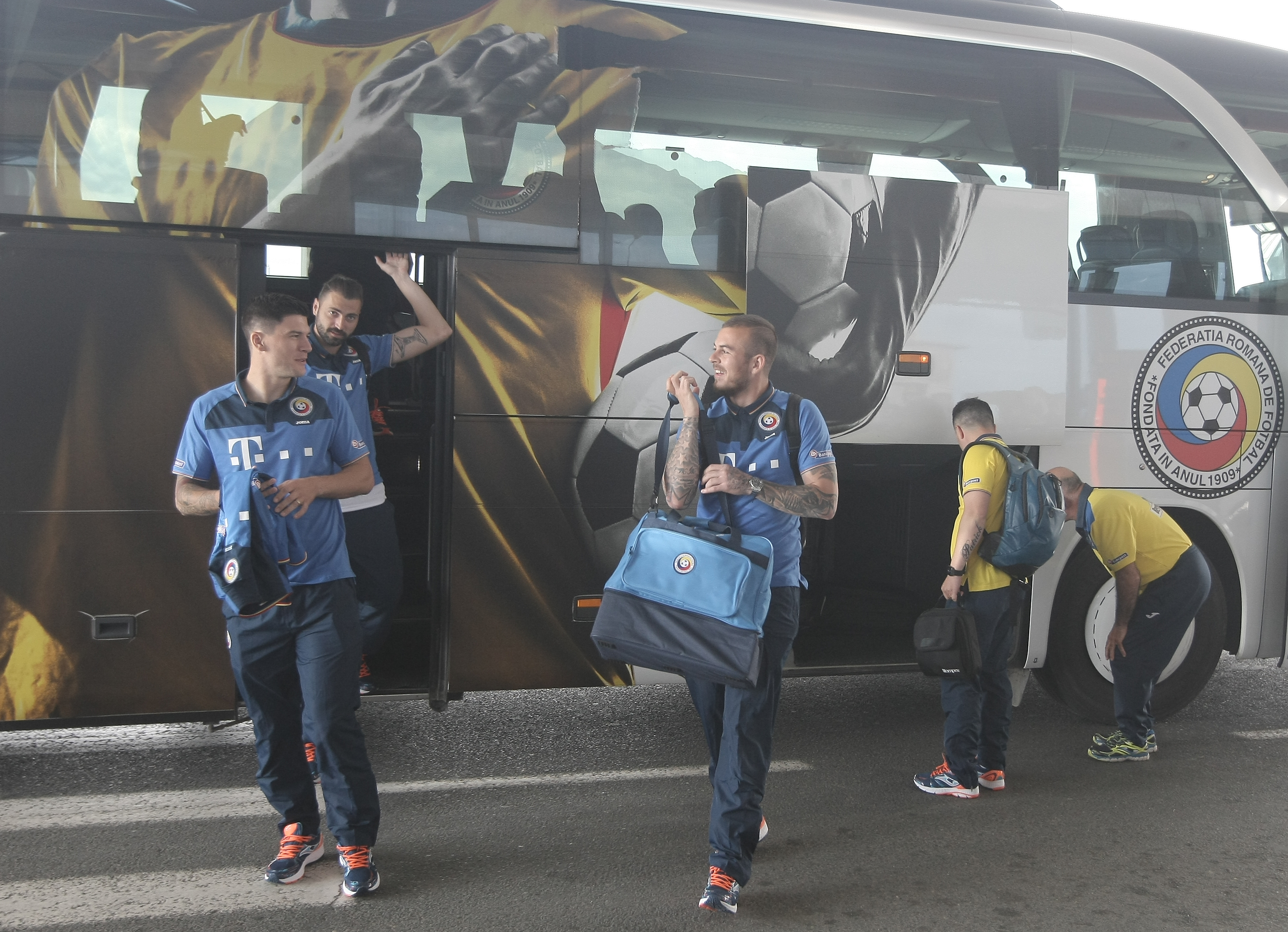 Anghel Iordănescu l-a luat pe Denis Alibec în cantonamentul din Italia. Selecționerul, absent | GALERIE FOTO