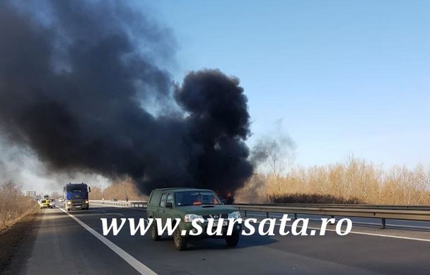 Incendiu pe A1, la kilometrul 26. Traficul a fost blocat spre Pitești, după ce o autoutilitară a luat foc la Bolintin-Deal