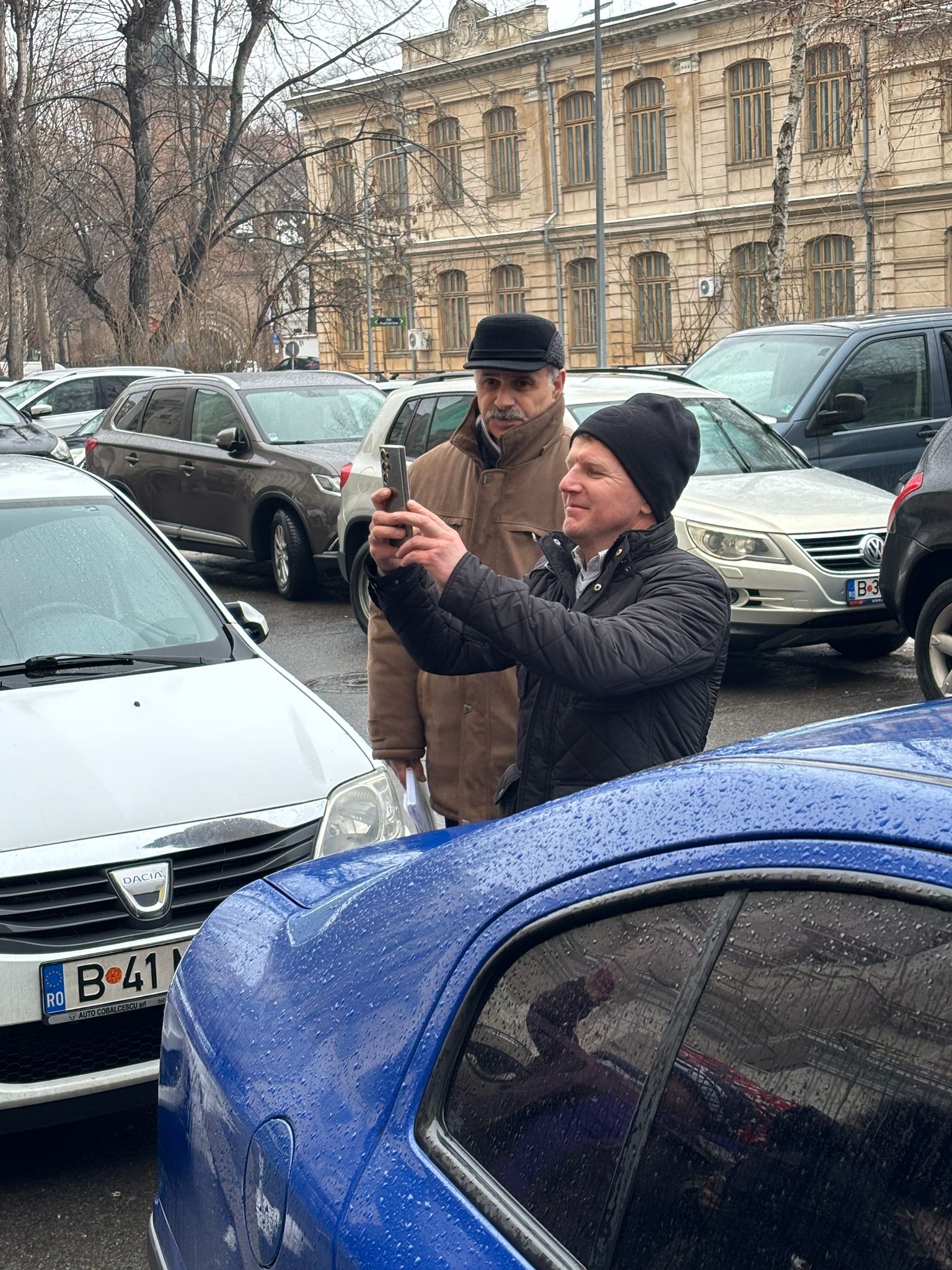 În „Valul Democrației” al susținătorilor lui Călin Georgescu: „Să se aleagă praful de tine, dacă nu scrii adevărul!” 