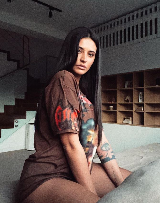 Antonia, dans la bară în cel mai nou videoclip. Artista apare în lenjerie intimă