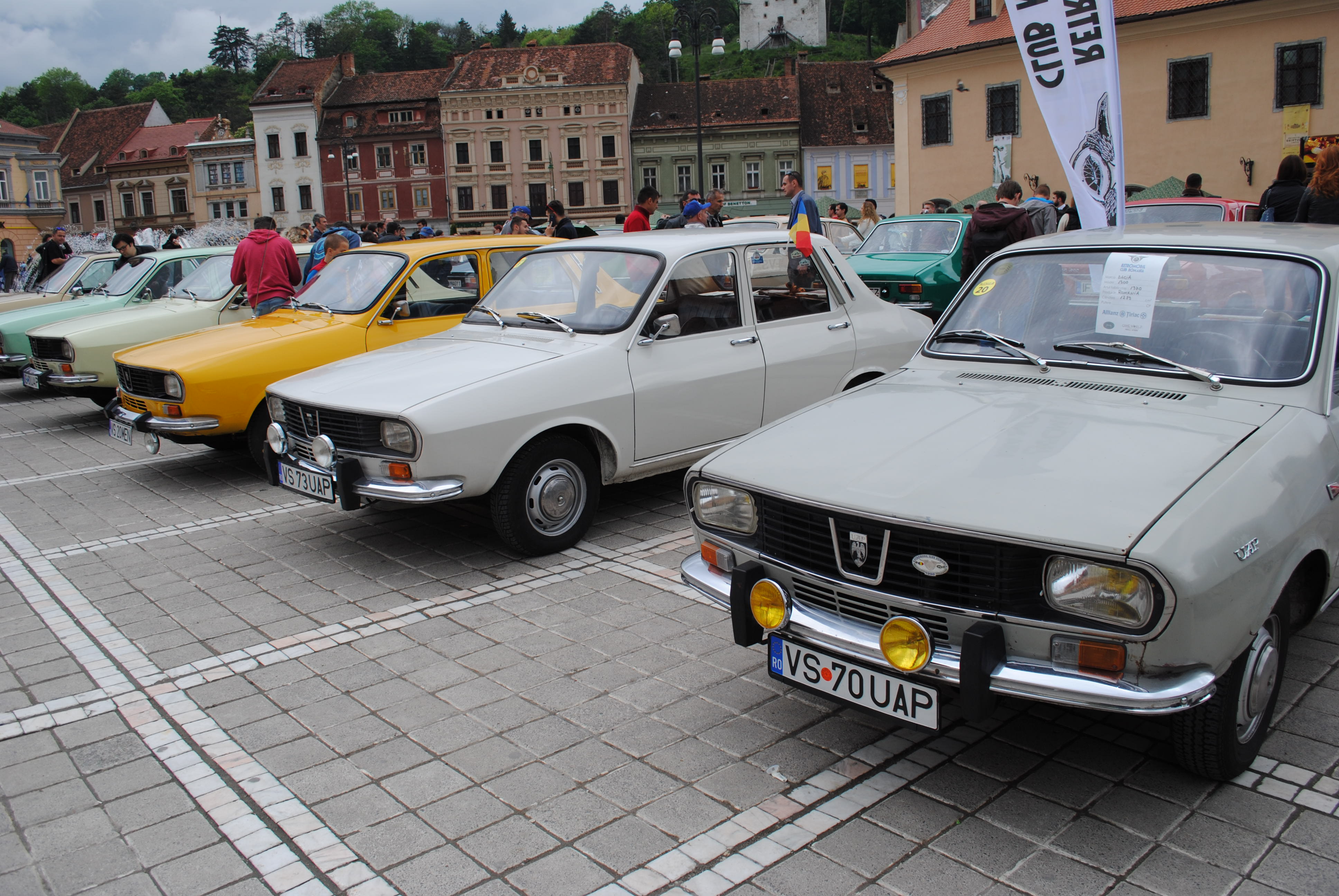 Unul din cei mai mari colecționari de Dacia trăiește în Austria, dar a venit la Brașov la întrunirea Dacia Clasic | GALERIE FOTO